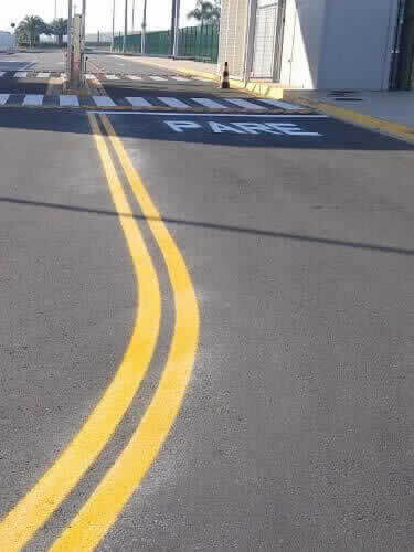 Faixas Amarelas e Brancas Sinalizadoras