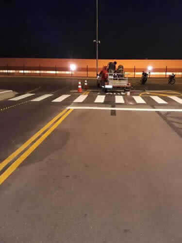 Tráfego de Avenidas com Sinalizacao de Faixas