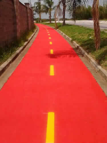 Vias de Ciclistas Sinalizacões na Cor Vermelha