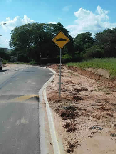 Sinalizacões de Trânsito Especias com Placas