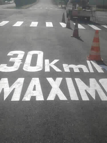 Sinalização de Máximo de 30 Km