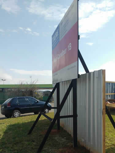 Sinalização de Trânsito com Placas